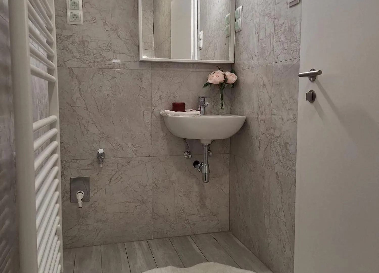 Betariel'Com Donau Zentrum Viena 0*,  Áustria